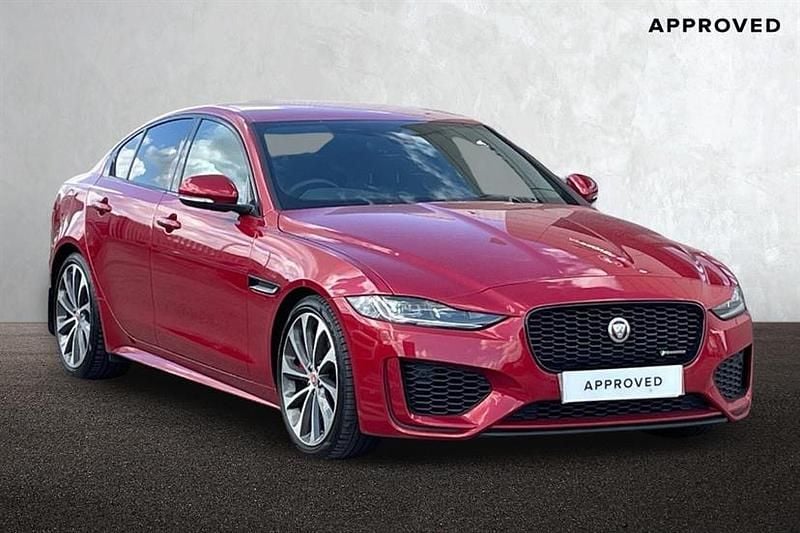 Usado Jaguar XE R-Dynamic 250 HP (183 kW) 2024 Vermelho Sedan