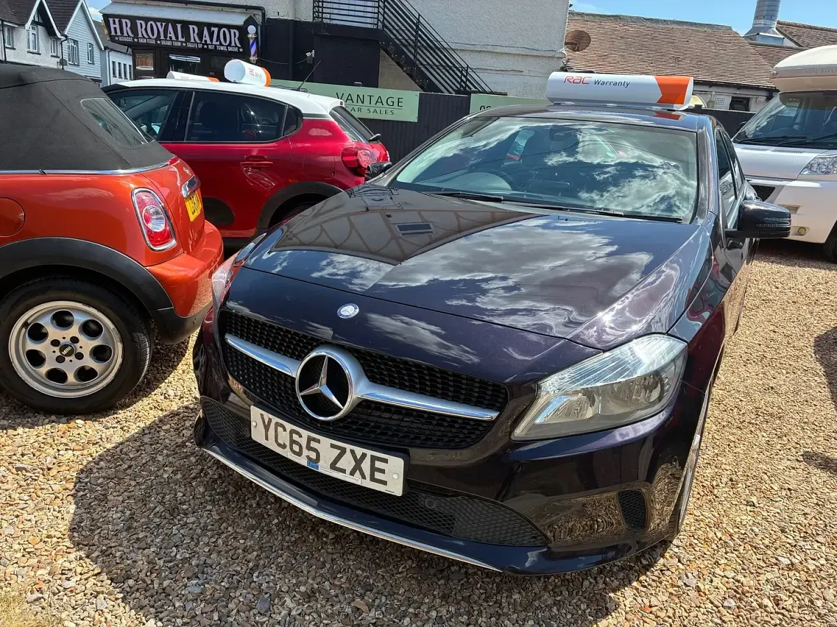 Used Mercedes A180 109 HP (80 kW) 2015 Mauve/purple Hatchback