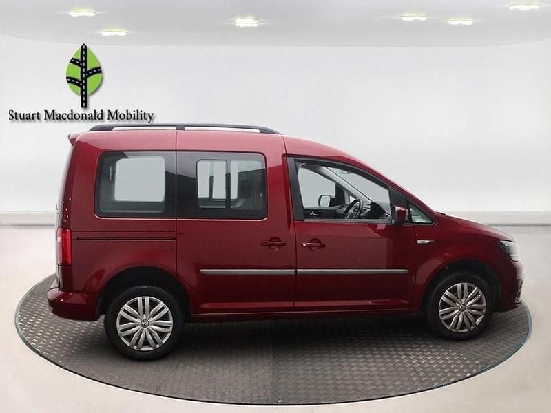 Used VW Caddy Life 125 HP (91 kW) 2018 Red MPV