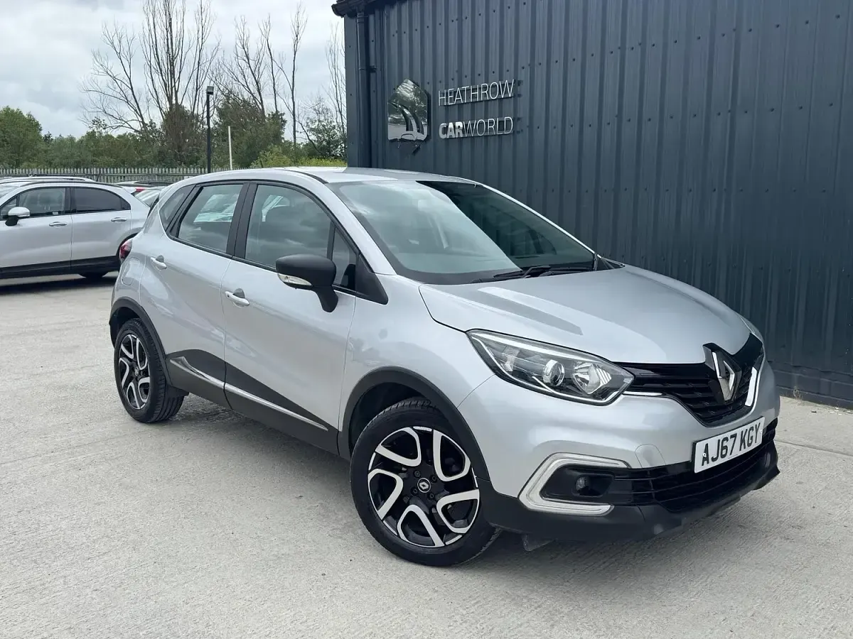 Used Renault Captur Dynamique 90 HP (66 kW) 2018 Silver SUV