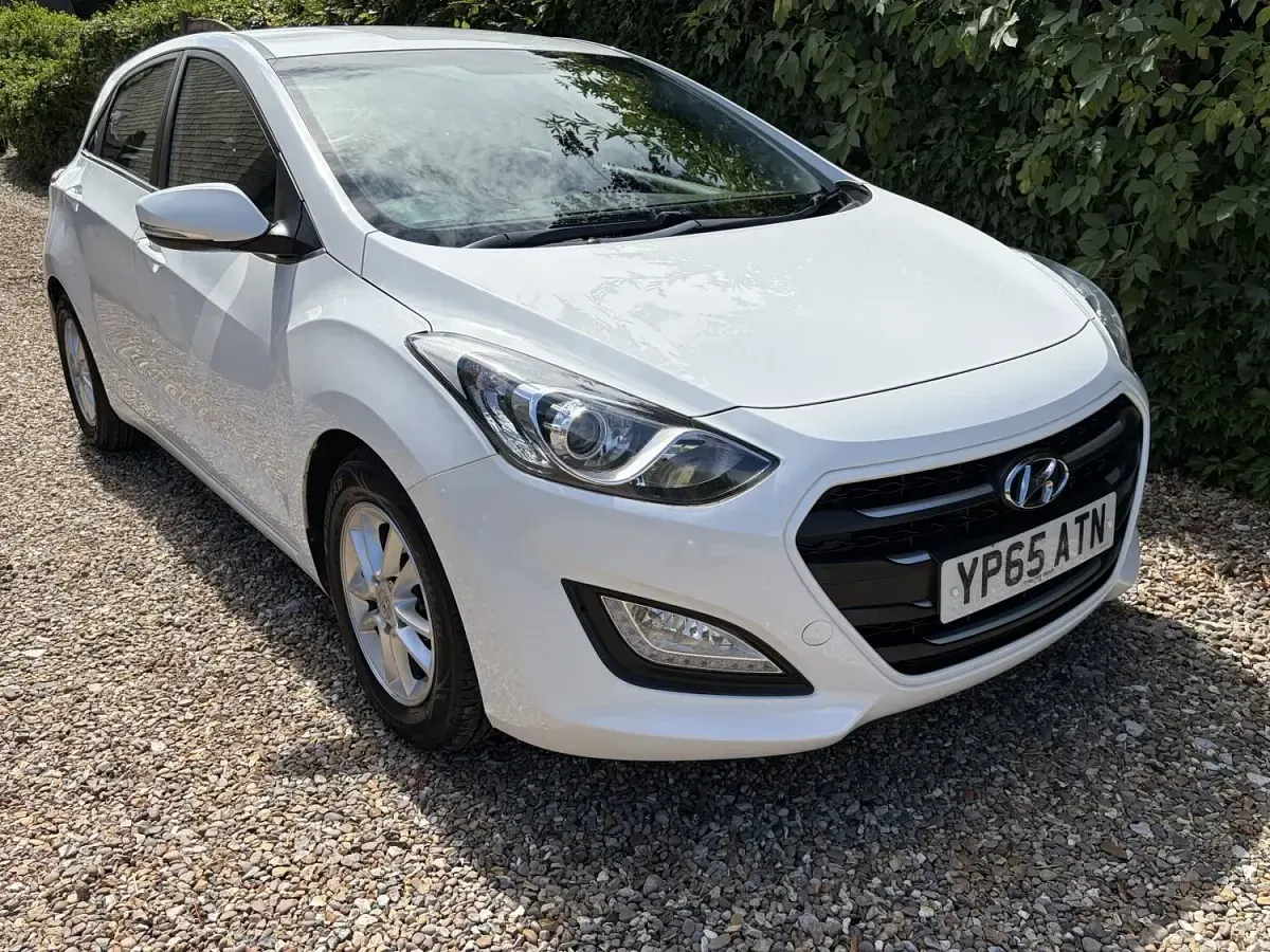 Used Hyundai i30 SE 110 HP (80 kW) 2015 White Hatchback