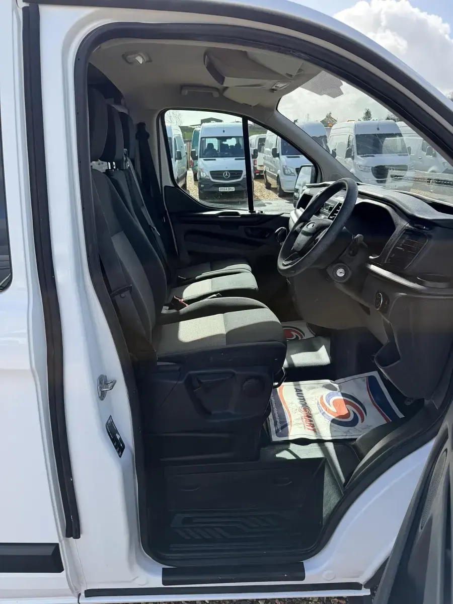 Used Ford Transit Custom Trend 128 HP (94 kW) 2018 White Estate