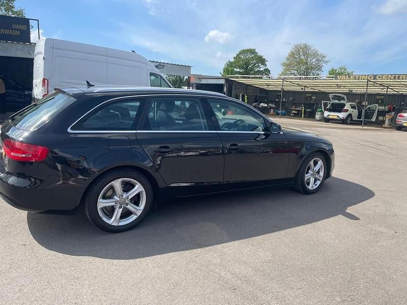 Usado Audi A4 160 CV (117 kW) 2014 Negro Familiar