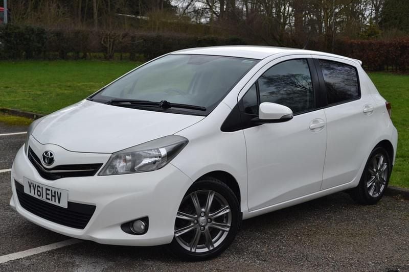 Used Toyota Yaris SR 2011 White Hatchback