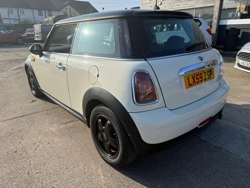 Used Mini Cooper Hatch 2009 White Hatchback