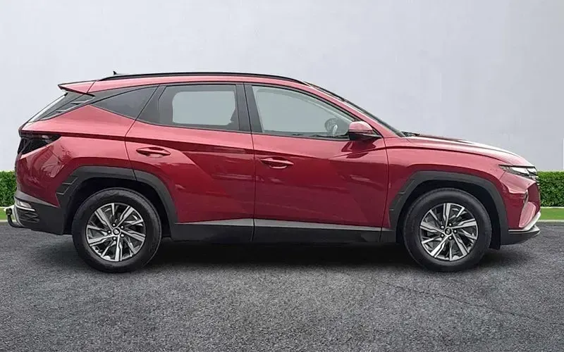 Used Hyundai Tucson SE 150 HP (110 kW) 2023 Red SUV