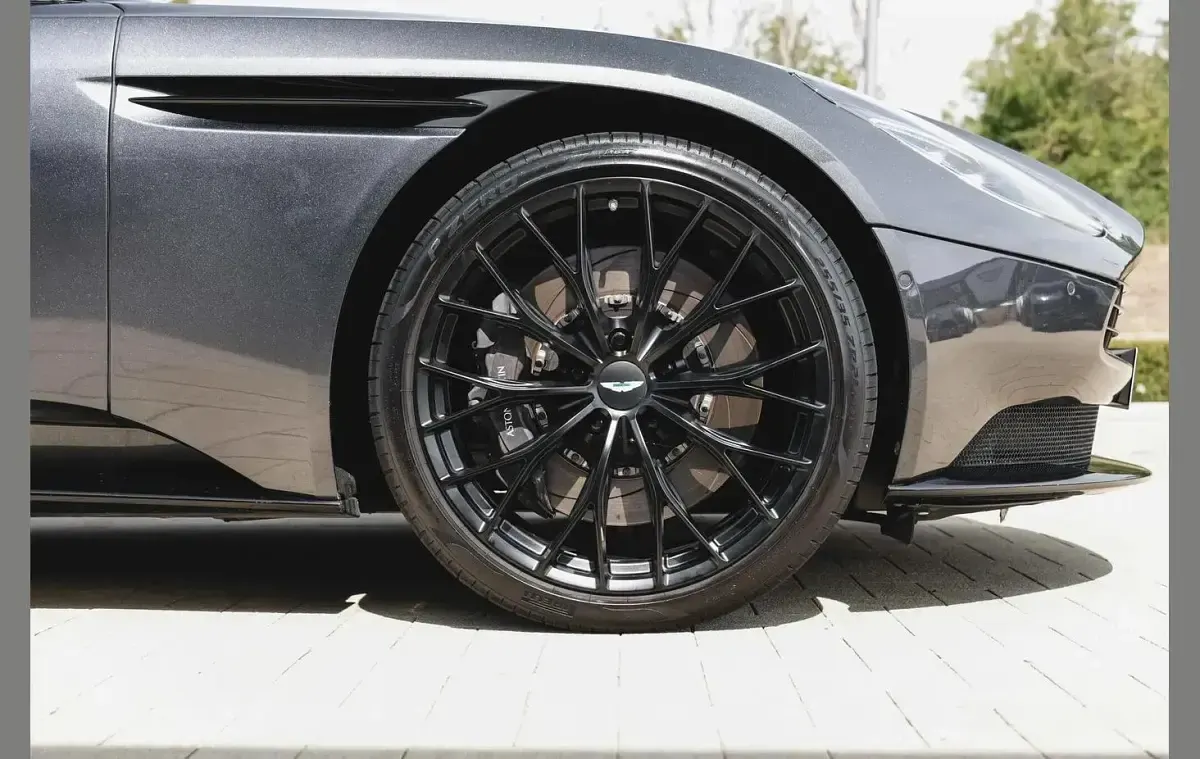 Used Aston Martin DB11 528 HP (388 kW) 2023 Grey Coupe