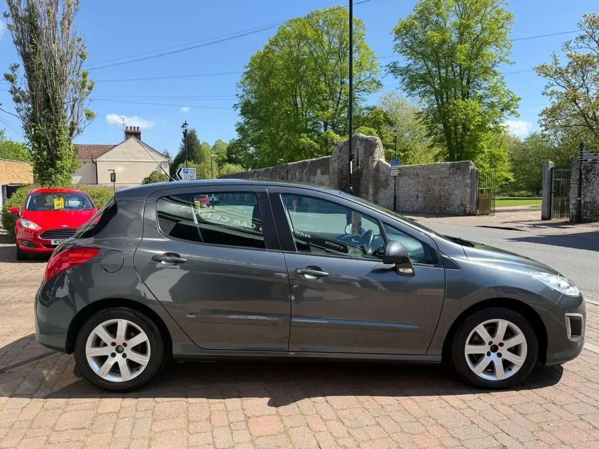 Używany Peugeot 308 Active 92 KM (67 kW) 2013 Szary Hatchback