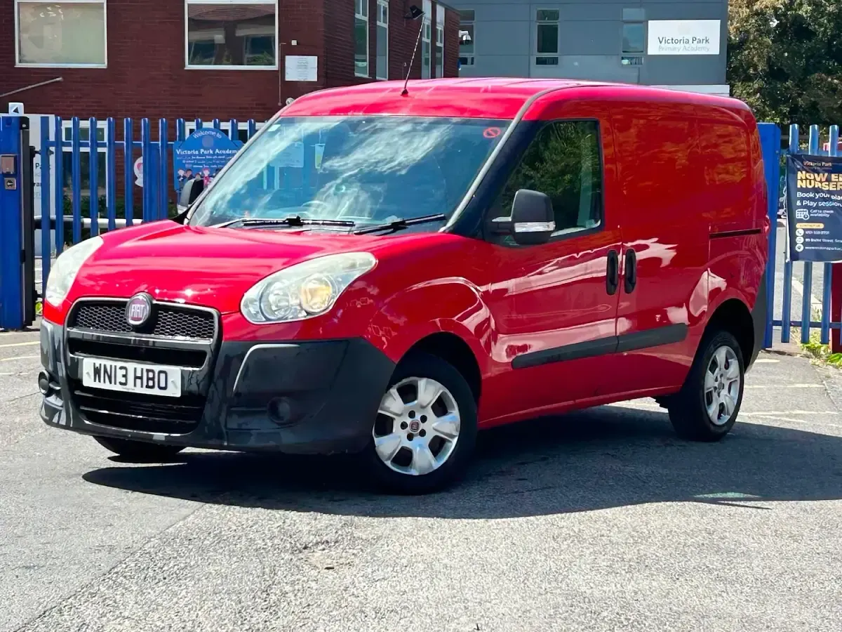 Used Fiat Doblò 2013 Red MPV