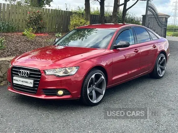 Usado Audi A6 Black Edition 177 HP (130 kW) 2012 Vermelho Sedan