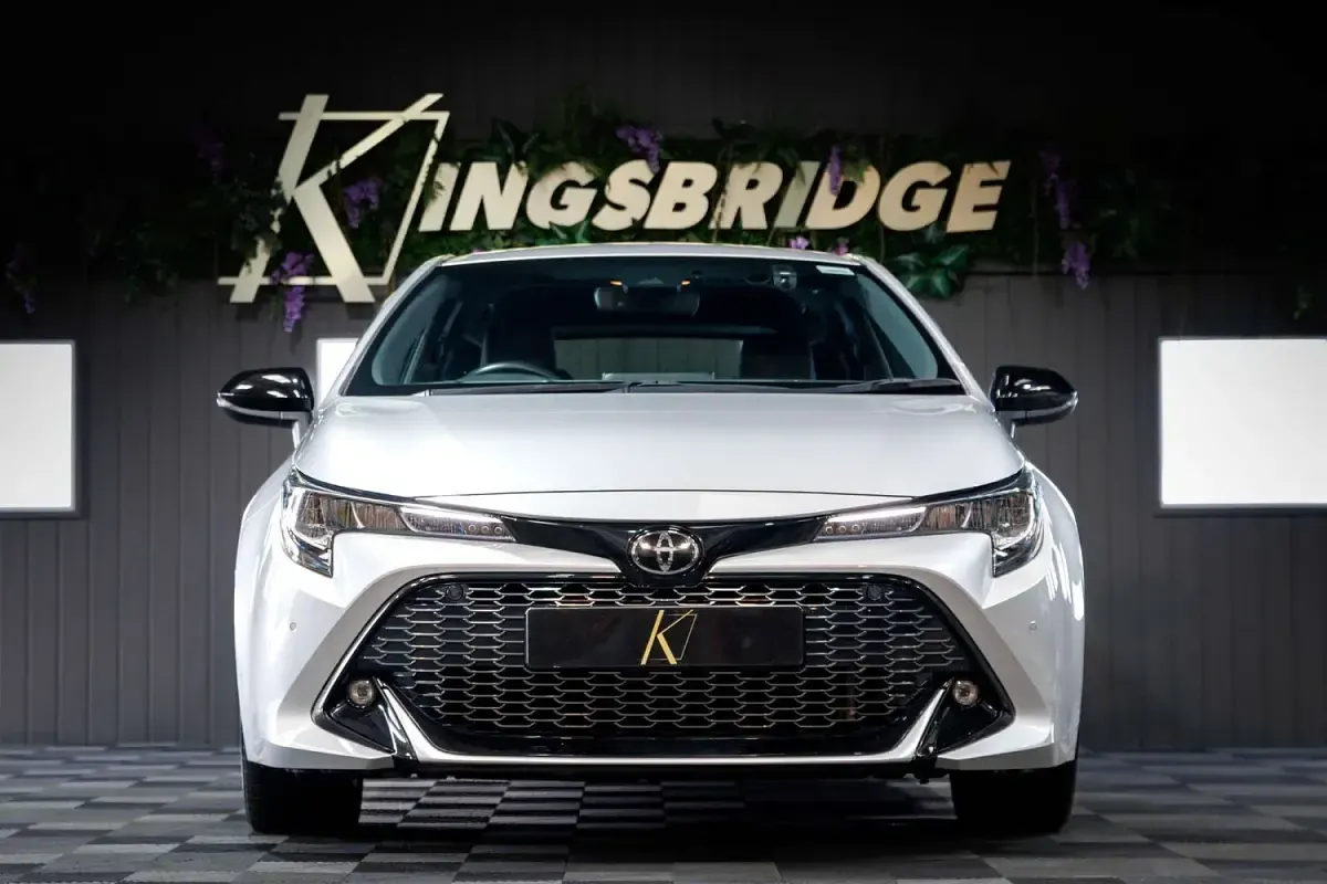 Used Toyota Corolla Sport 122 HP (89 kW) 2020 Silver Hatchback