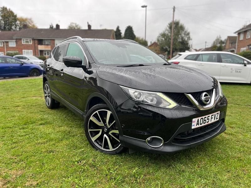 Black Used 2015 Nissan Qashqai Tekna SUV | £7,995 (Good price) - Image 1/4
