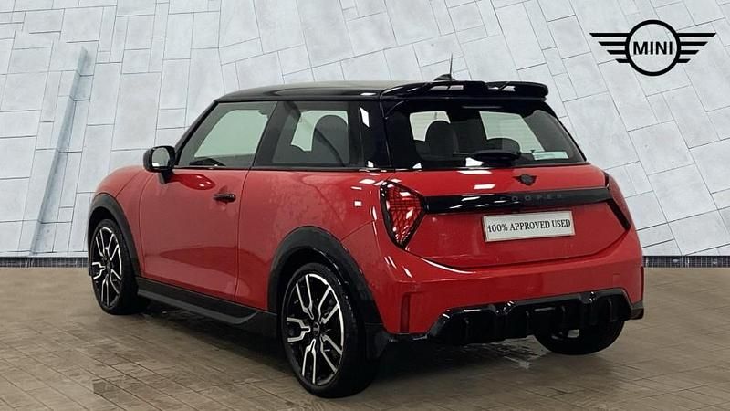Second-hand Mini Cooper Hatch 113 kW (154 CP) 2025 Roșu Hatchback