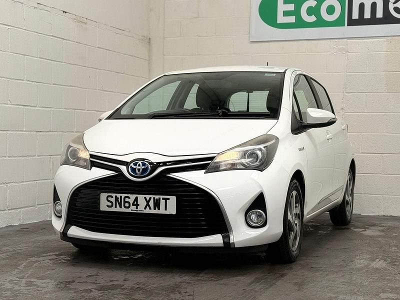 Used Toyota Yaris Hybrid 2015 White Hatchback