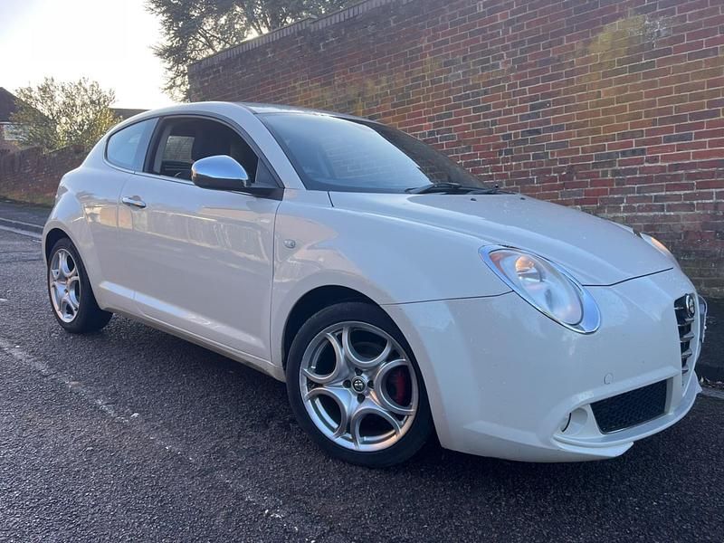 White Used 2012 Alfa Romeo MiTo Distinctive Hatchback | £2,995 (Fair price) - Image 1/4