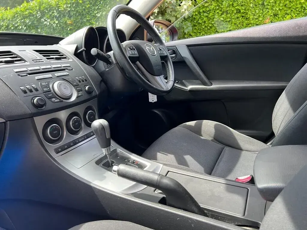 Used Mazda 3 2012 Red Hatchback