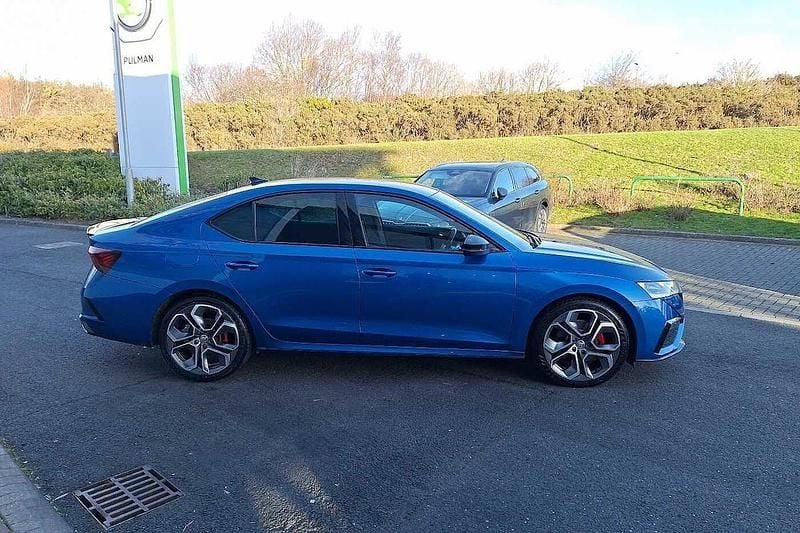 Used Skoda Octavia vRS 196 HP (144 kW) 2023 Race blue metallic Hatchback