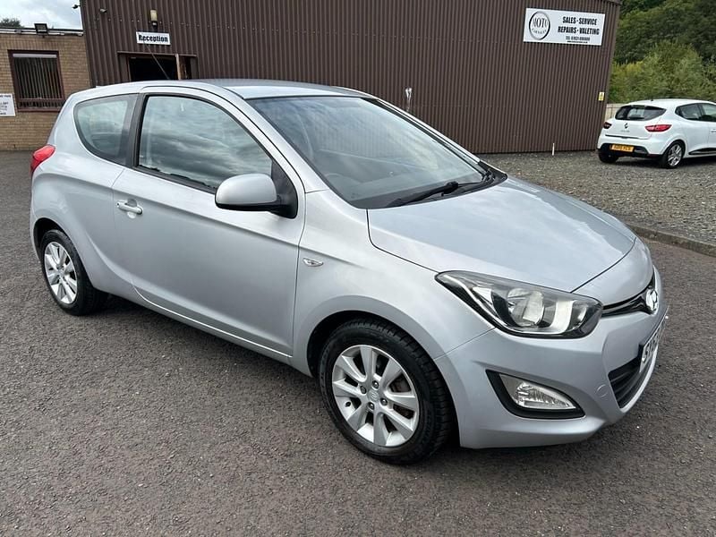 Silver Used 2013 Hyundai i20 Active Hatchback | £4,295 (Fair price) - Image 1/4