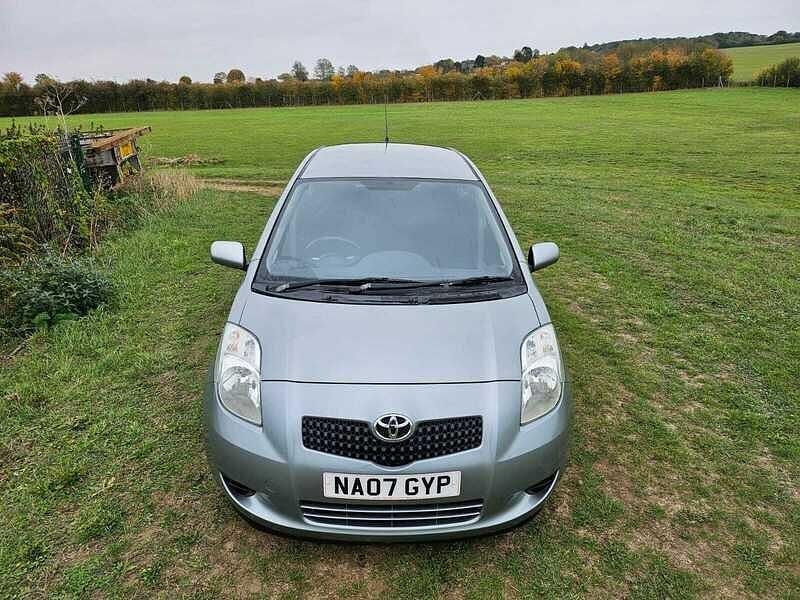 Used Toyota Yaris 85 HP (62 kW) 2007 Silver Hatchback