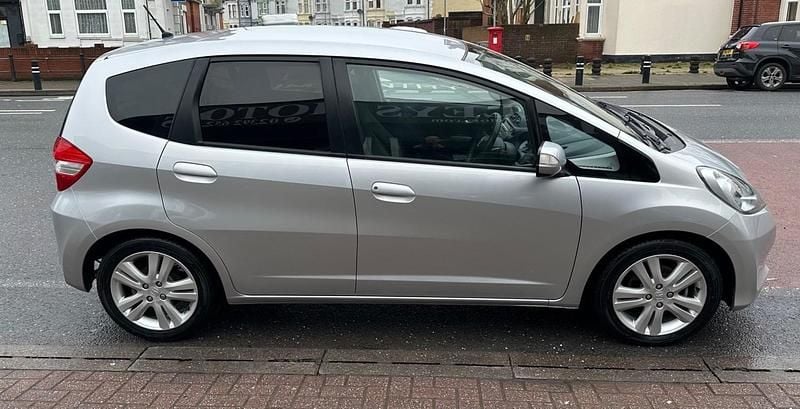 Used Honda Jazz ES 99 HP (72 kW) 2013 Silver Hatchback