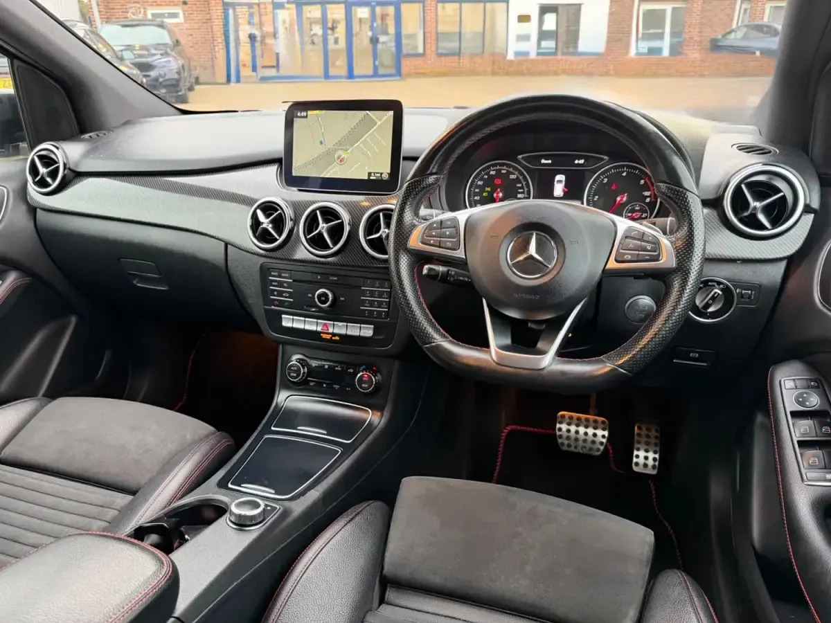 Begagnad Mercedes B200 Executive 2017 Svart Minibuss