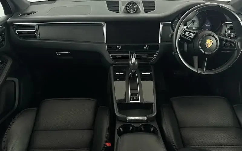 Used Porsche Macan 379 HP (278 kW) 2022 Black SUV