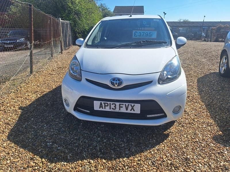 Used Toyota Aygo 68 HP (50 kW) 2013 White Hatchback