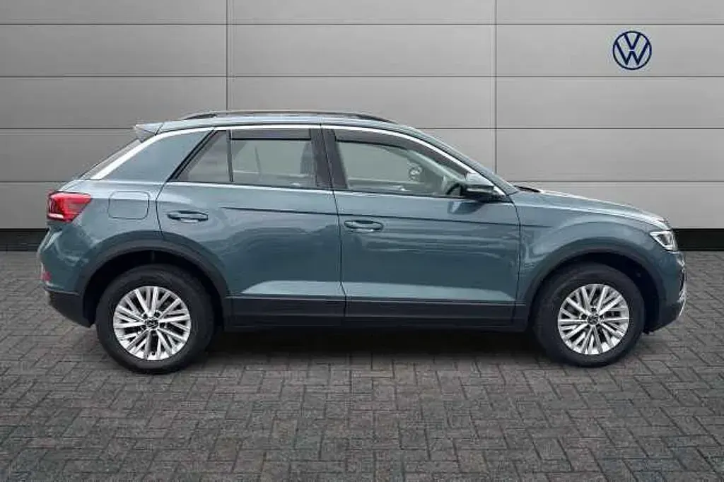 Used VW T-Roc Life 150 HP (110 kW) 2024 Blue SUV