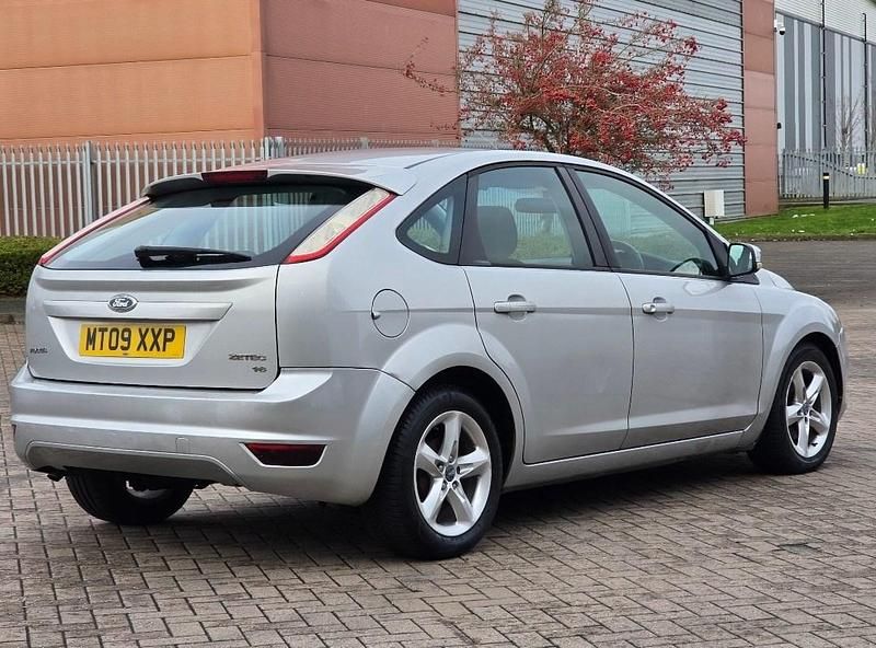 Used Ford Focus Zetec 2009 Silver Hatchback