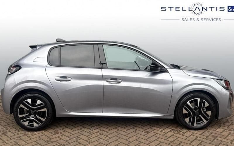 Used Peugeot 208 Allure 101 HP (74 kW) 2025 Hatchback
