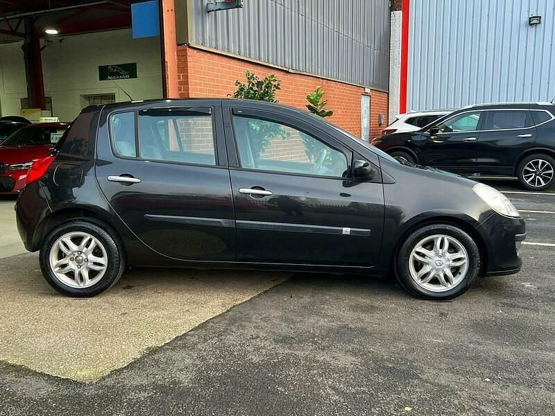 Used Renault Clio II Privilege 111 HP (81 kW) 2006 Black Hatchback