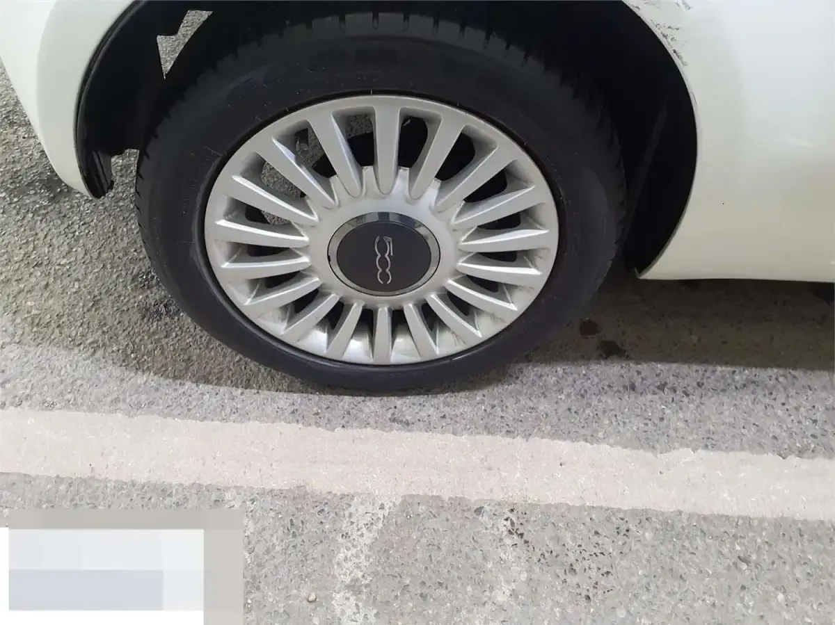 Used Fiat 500 Lounge 85 HP (62 kW) 2012 White Hatchback