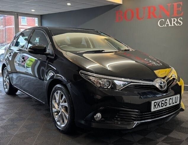 Black Used 2016 Toyota Auris Business Edition Hatchback | £8,496 (Fair price) - Image 1/4