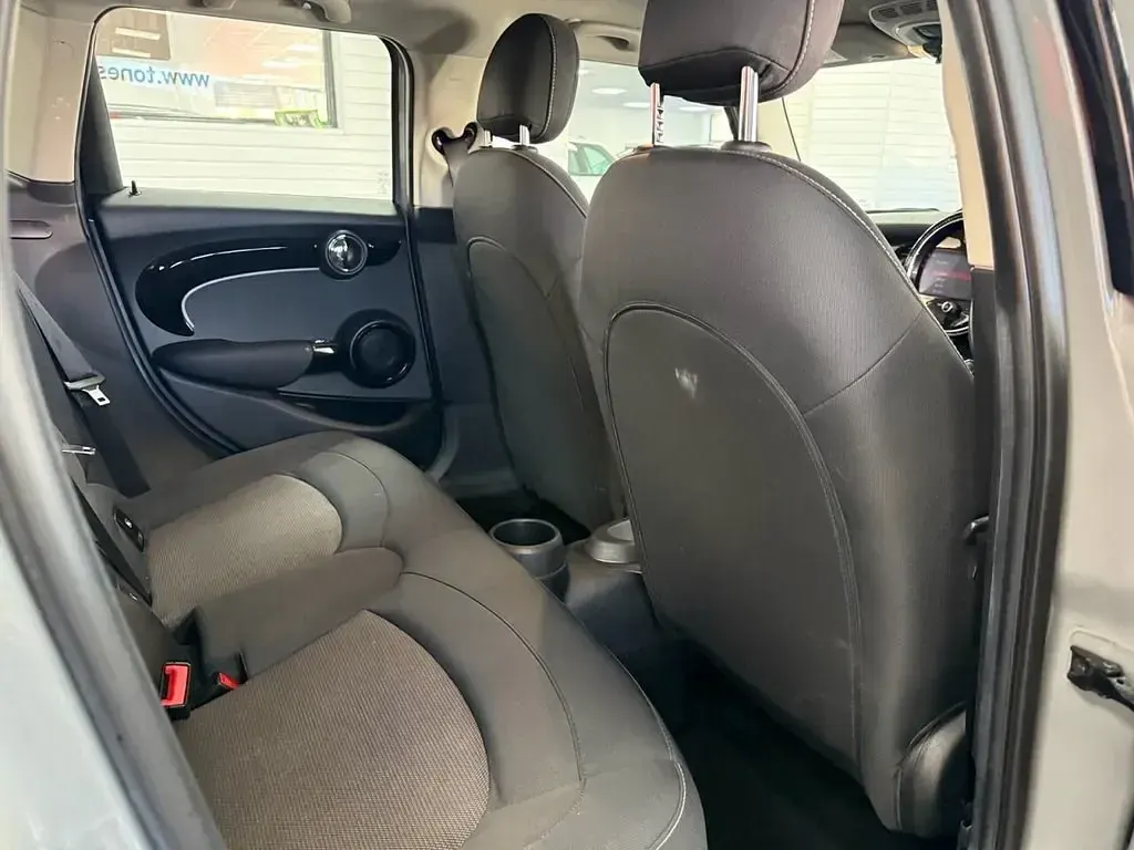 Usado Mini Cooper Classic 2022 Gris Utilitario
