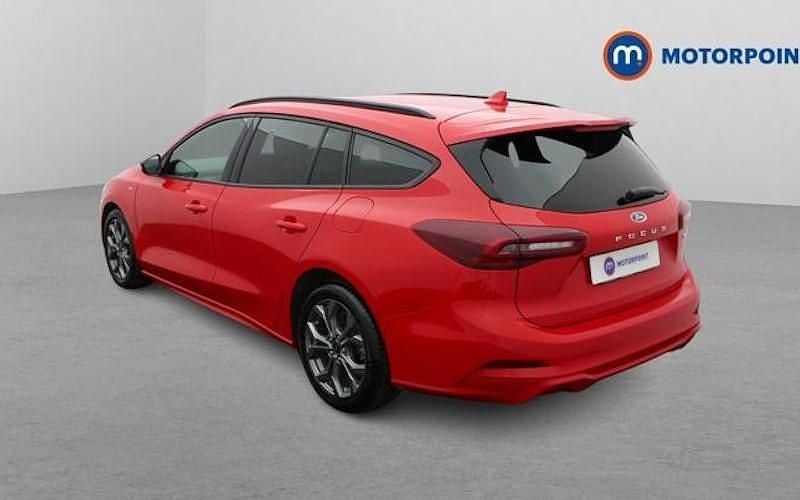 Used Ford Focus ST-Line 125 HP (91 kW) 2023 Red Estate