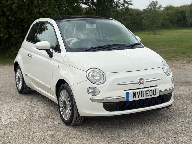 White Used 2011 Fiat 500 Lounge Hatchback | £2,995 (Fair price) - Image 1/4