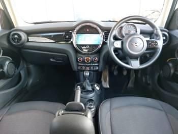 Used Mini ONE Classic 102 HP (75 kW) 2022 White Hatchback