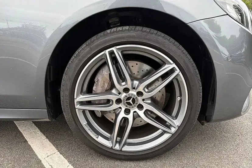 Used Mercedes E400 AMG line 335 HP (246 kW) 2018 Selenite grey Estate