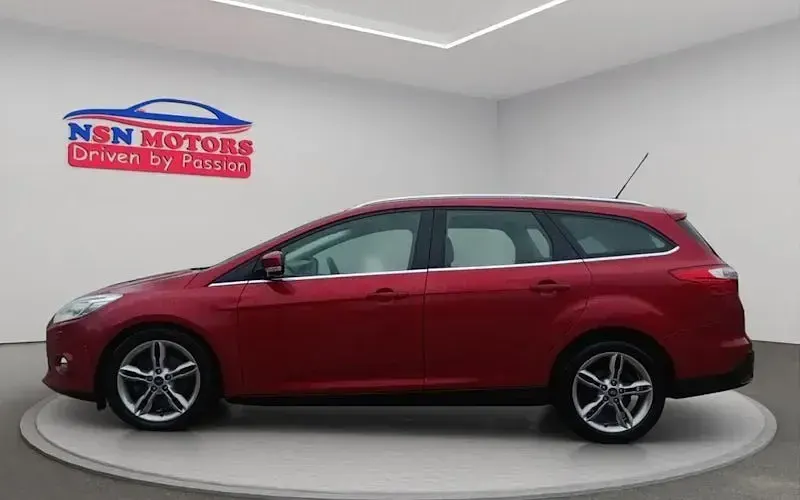 Used Ford Focus Titanium X 163 HP (119 kW) 2013 Red Estate