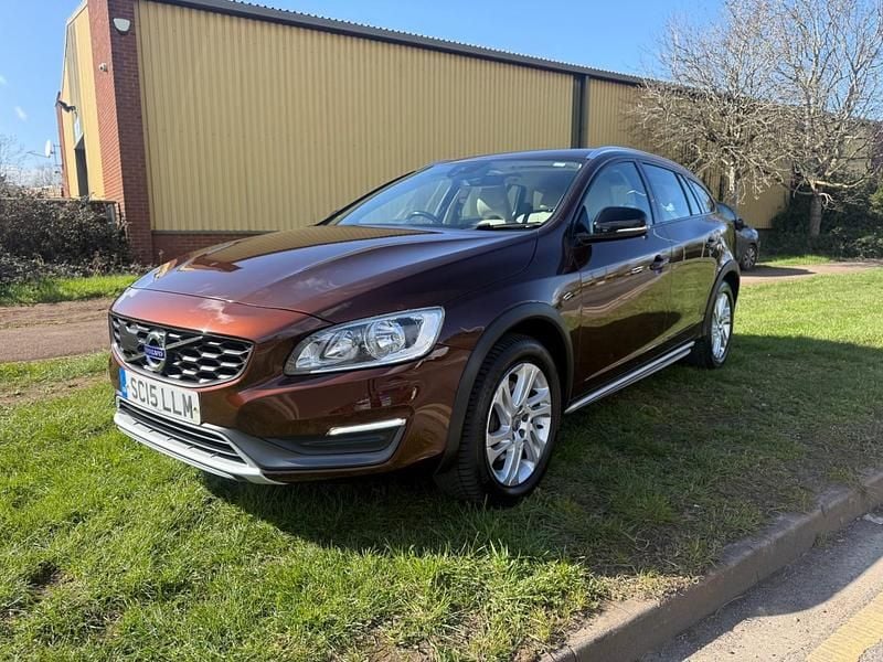 Used Volvo V60 CC SE 190 HP (139 kW) 2015 Bronze Estate