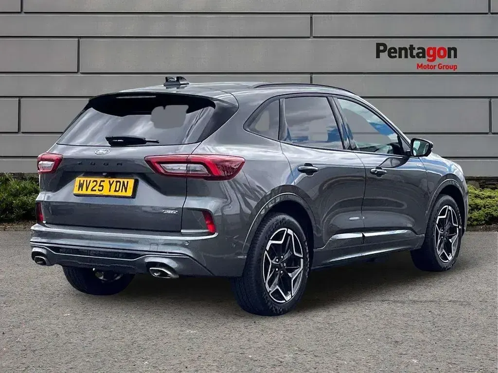Usado Ford Kuga ST-Line X 239 HP (175 kW) 2025 Cinzento SUV