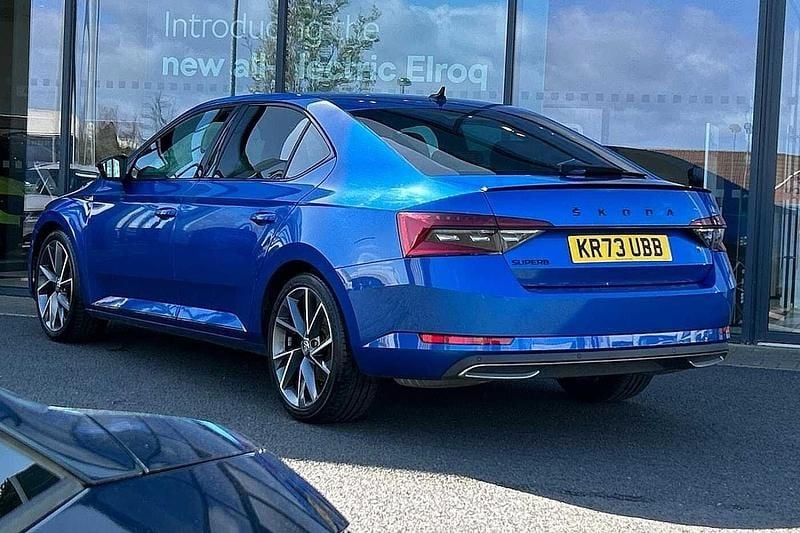 Used Skoda Superb SportlinePlus 140 HP (102 kW) 2023 Race blue metallic Hatchback