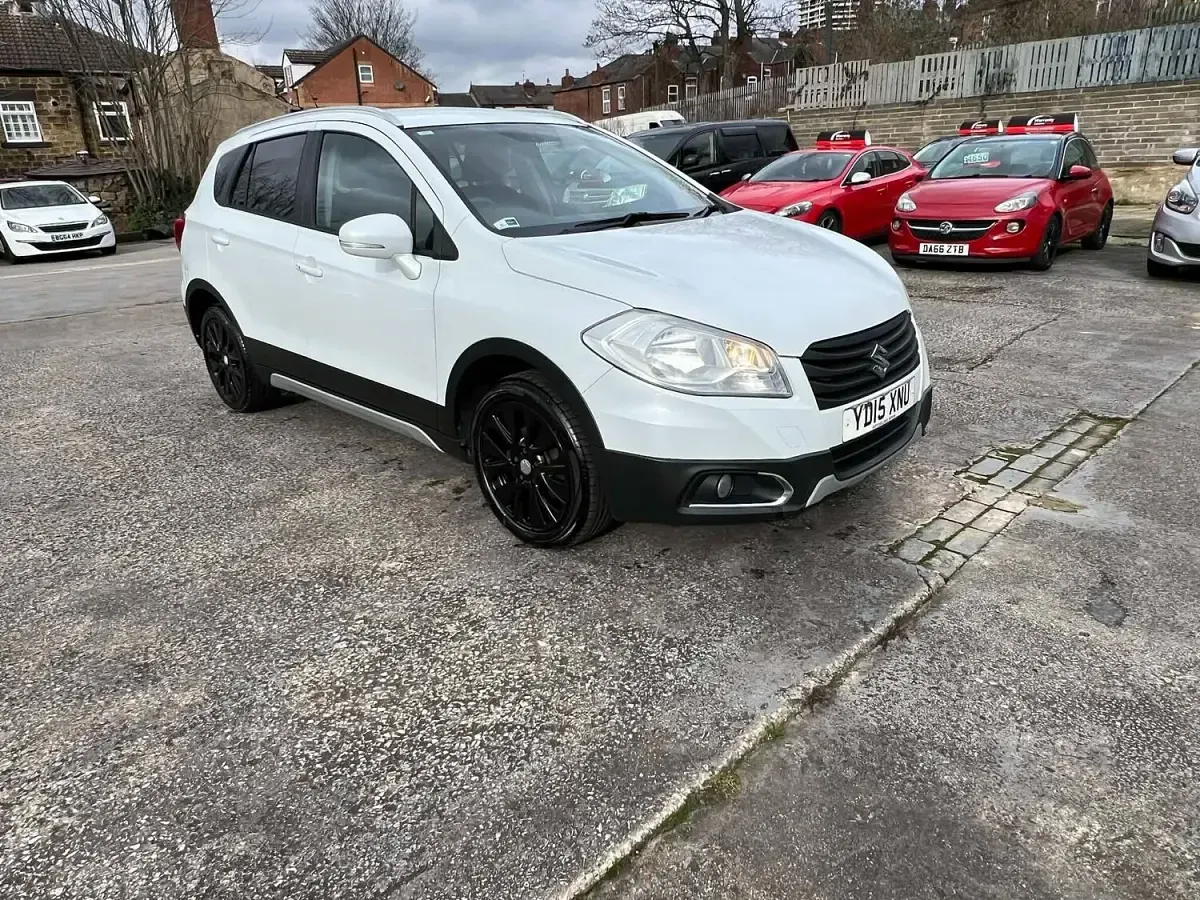 Used Suzuki SX4 SZ-T 120 HP (88 kW) 2015 White Hatchback