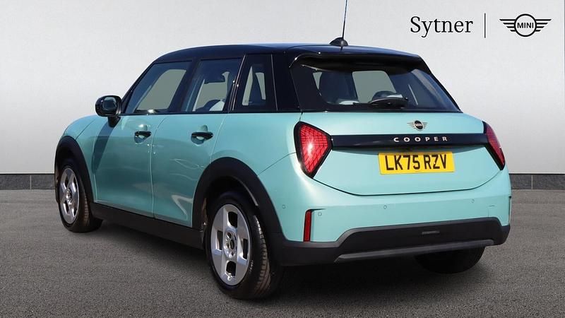 Usado Mini Cooper Hatch 113 kW (154 HP) 2025 Verde Citadino