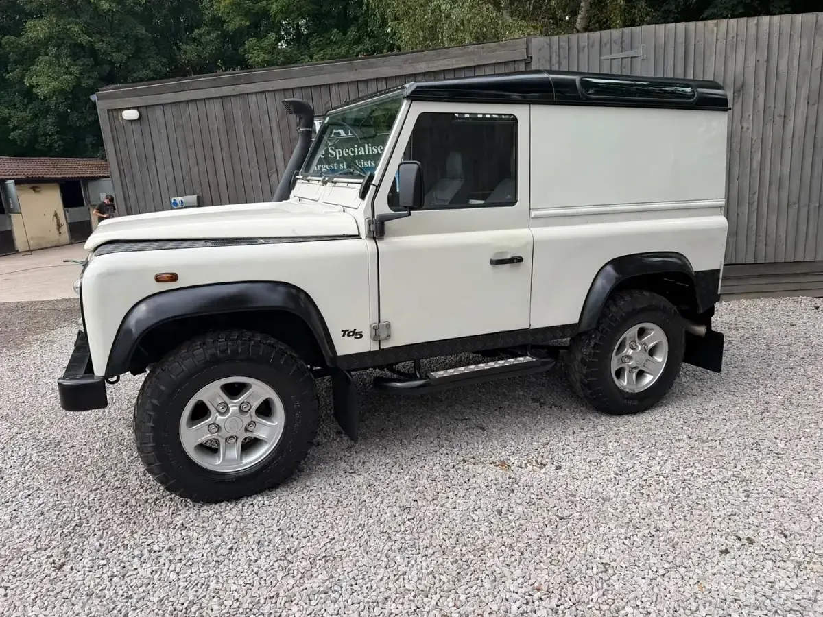 Used Land Rover Defender 2000 White