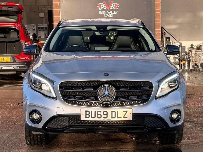 Used Mercedes GLA180 Urban 122 HP (89 kW) 2019 Silver SUV