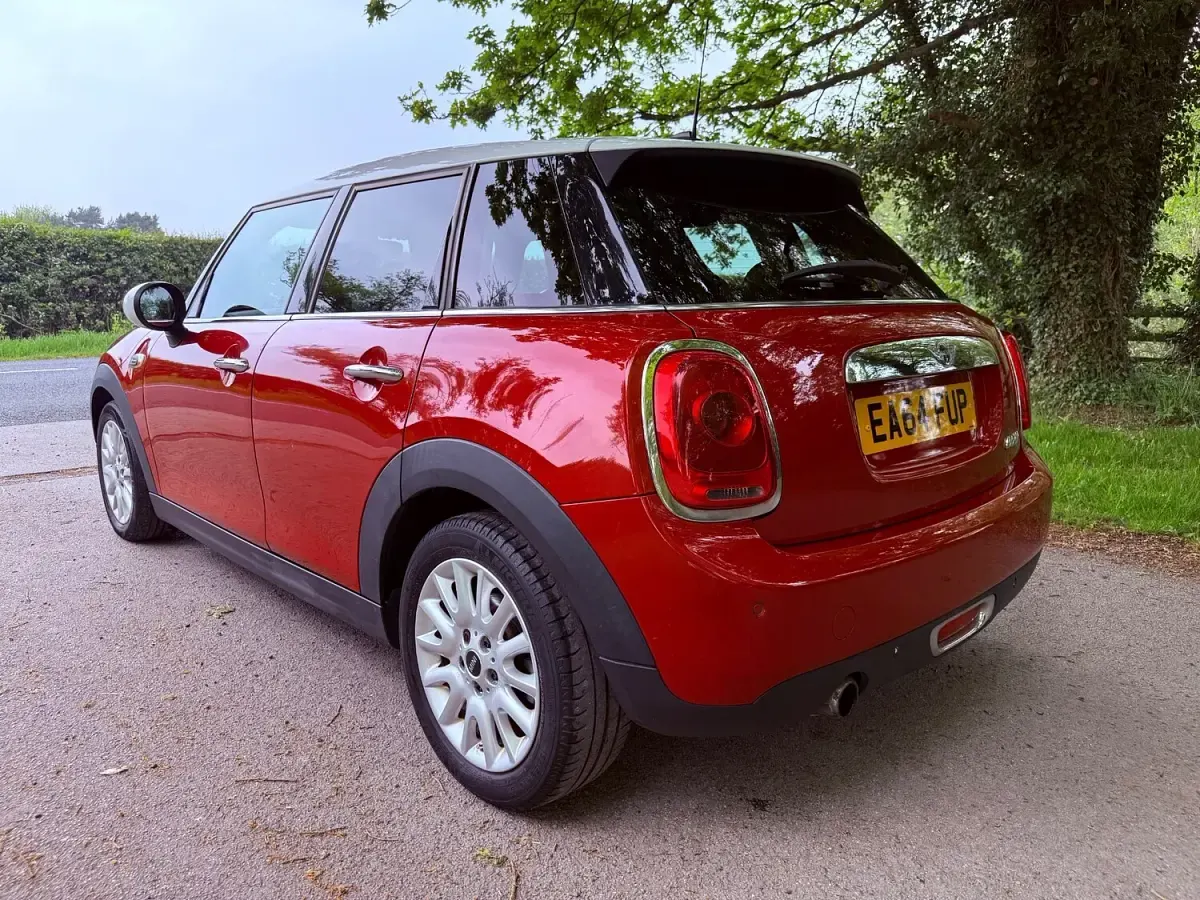Used Mini Cooper Hatch 134 HP (98 kW) 2014 Red Hatchback