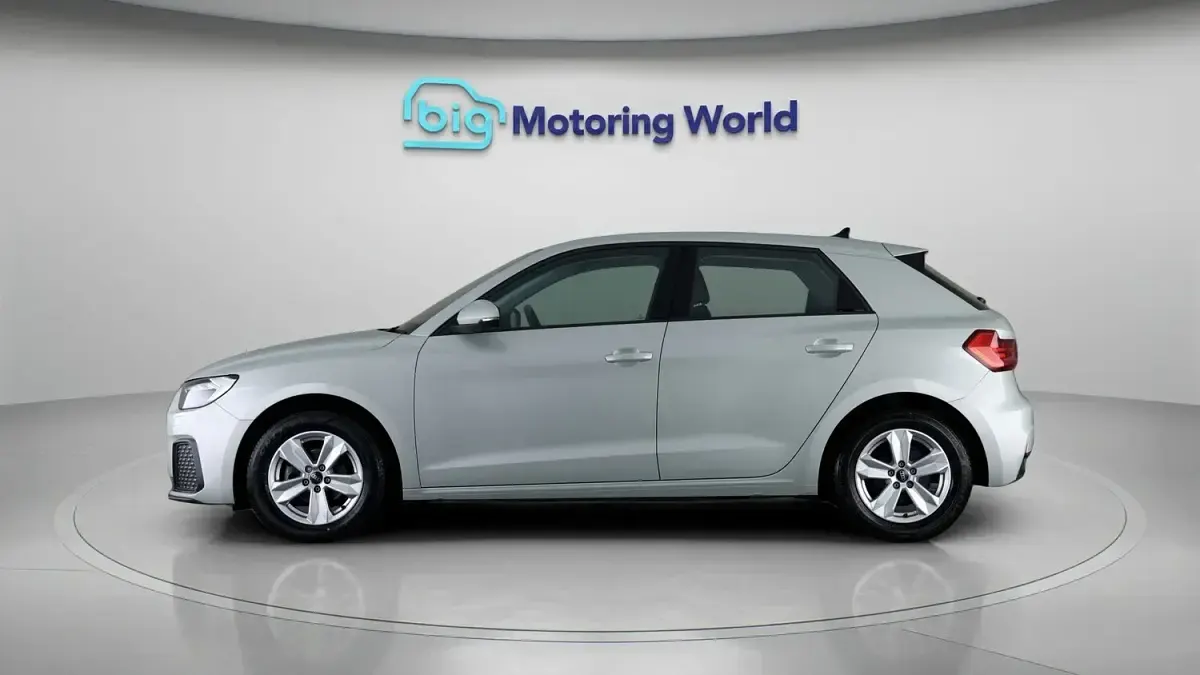 Second-hand Audi A1 Sportback 95 CP (69 kW) 2023 Argintiu Hatchback