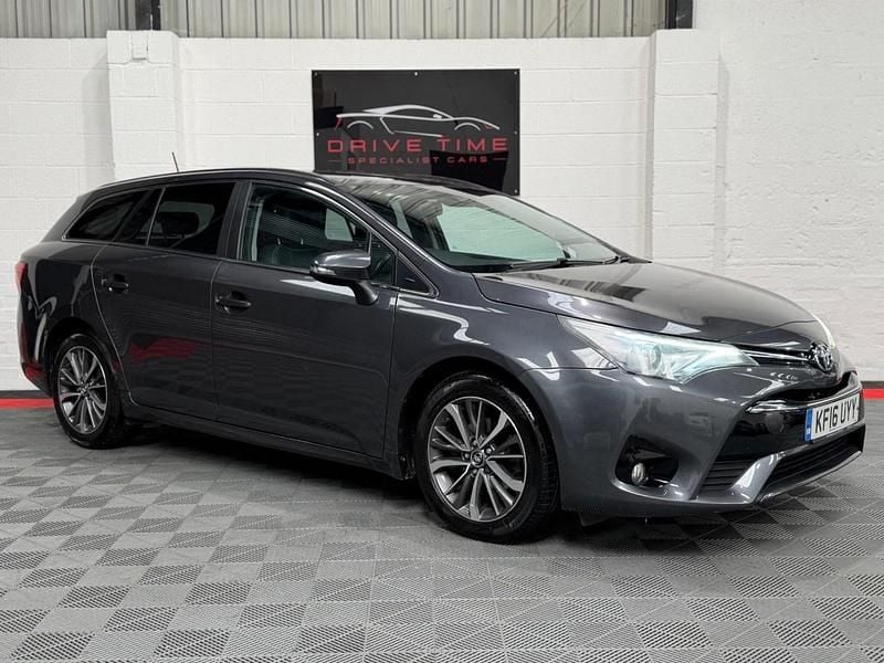 Used Toyota Avensis Business Edition 112 HP (82 kW) 2016 Grey Estate
