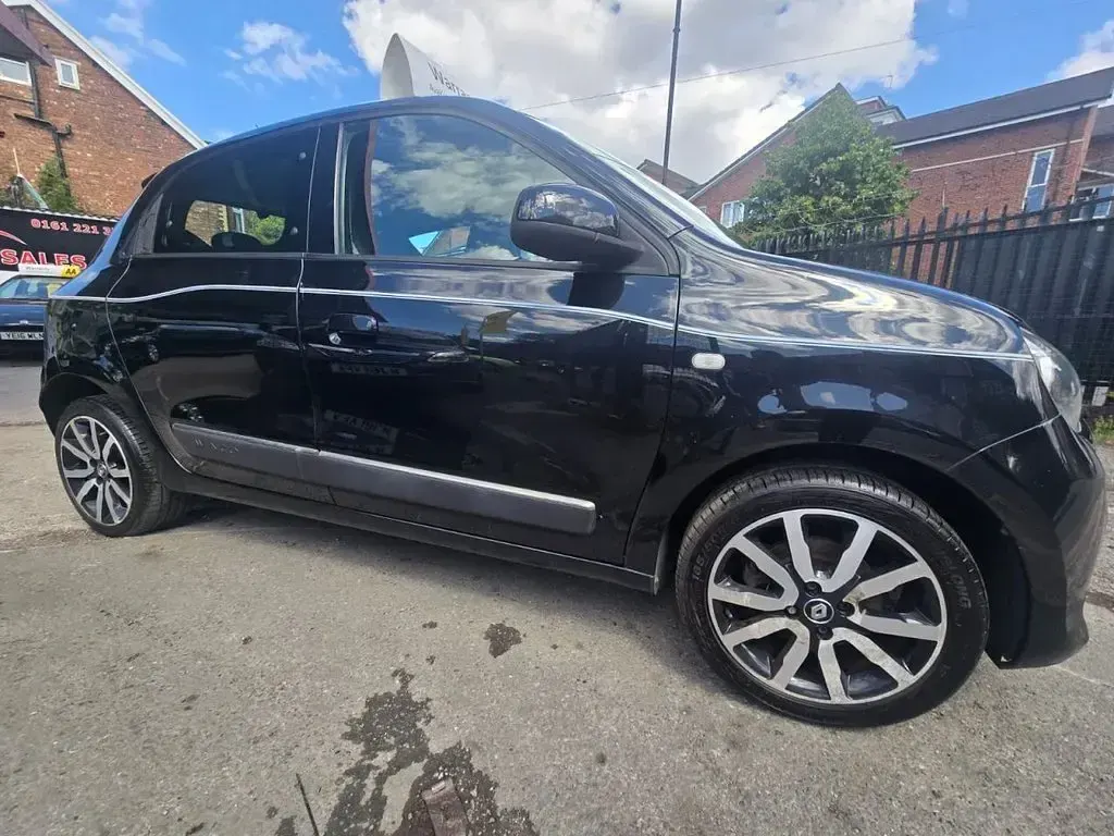 Used Renault Twingo Dynamique 70 HP (51 kW) 2015 Black Hatchback